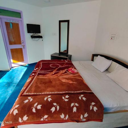 Hotel D Indian Kargil Esterno foto