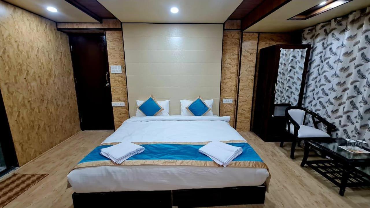 Hotel D Indian Kargil Esterno foto