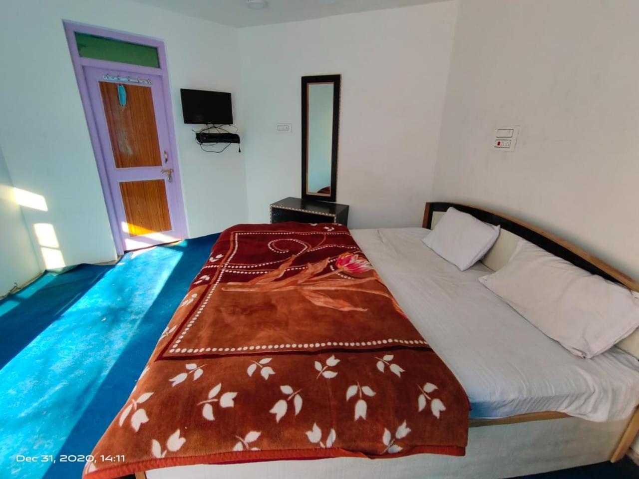 Hotel D Indian Kargil Esterno foto