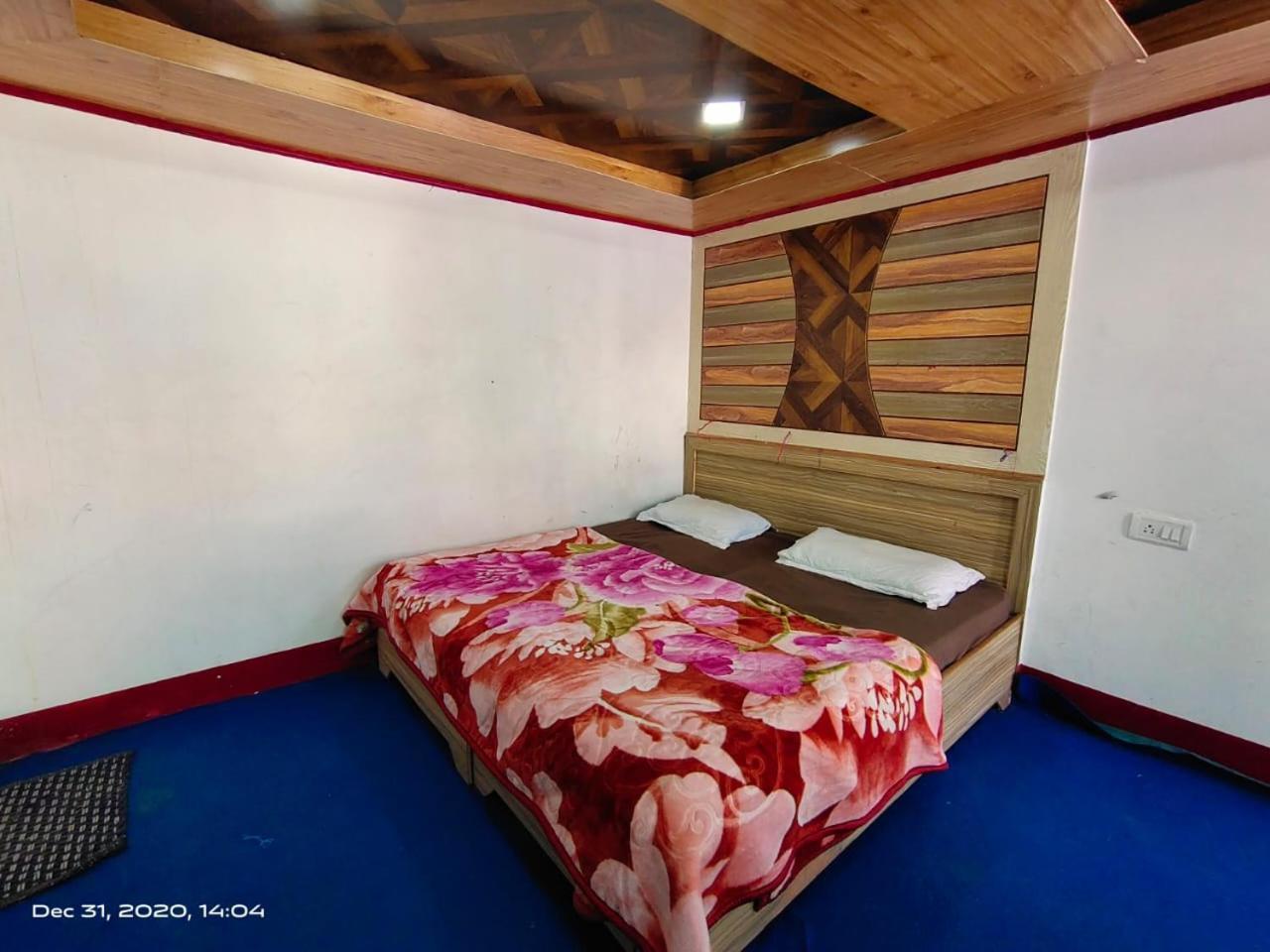 Hotel D Indian Kargil Esterno foto